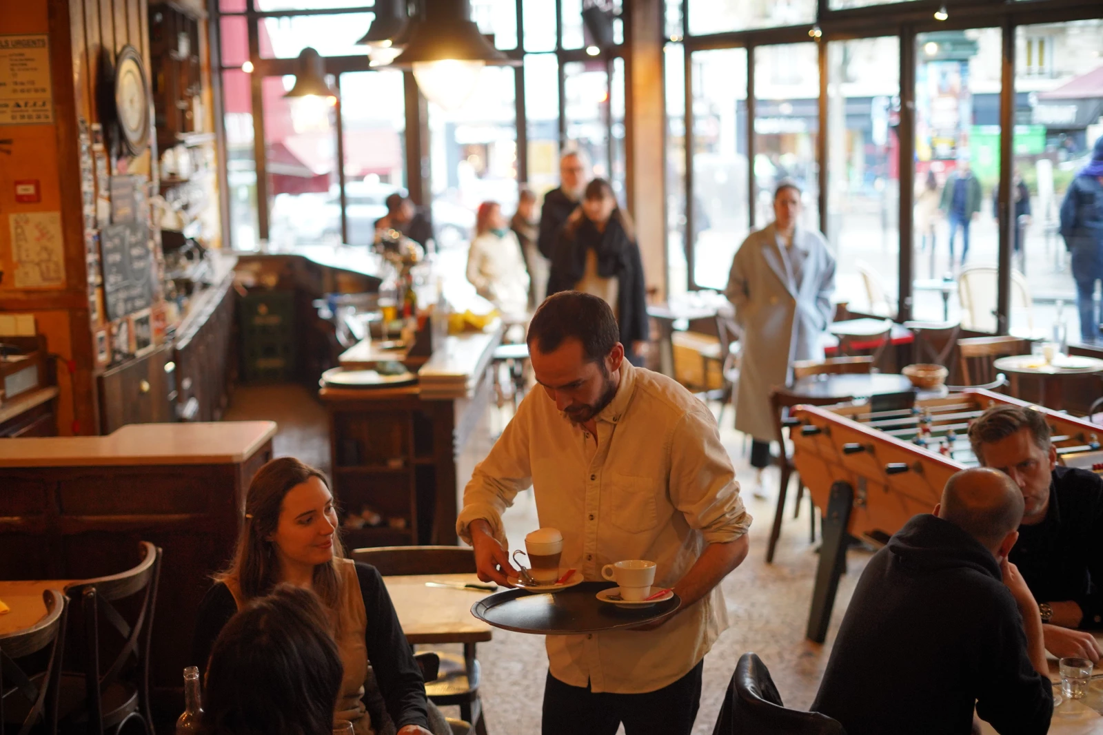 Photo de l'intérieur de la brasserie La Fourmi Paris Pigalle à Montmartre